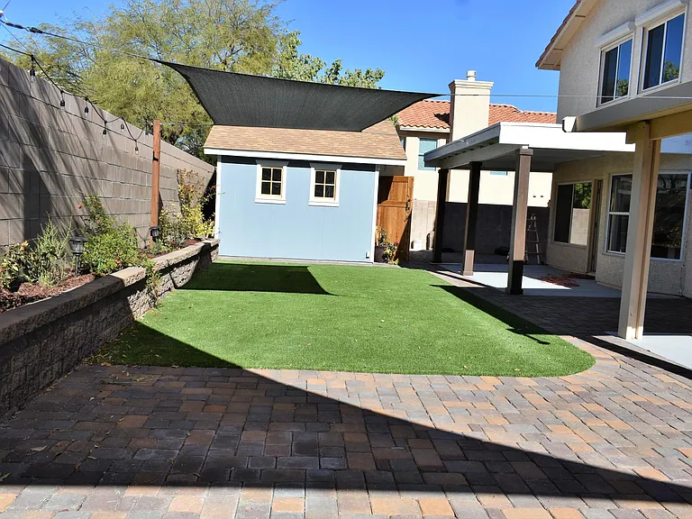 2065 N Jennifer Ave — Photo 3