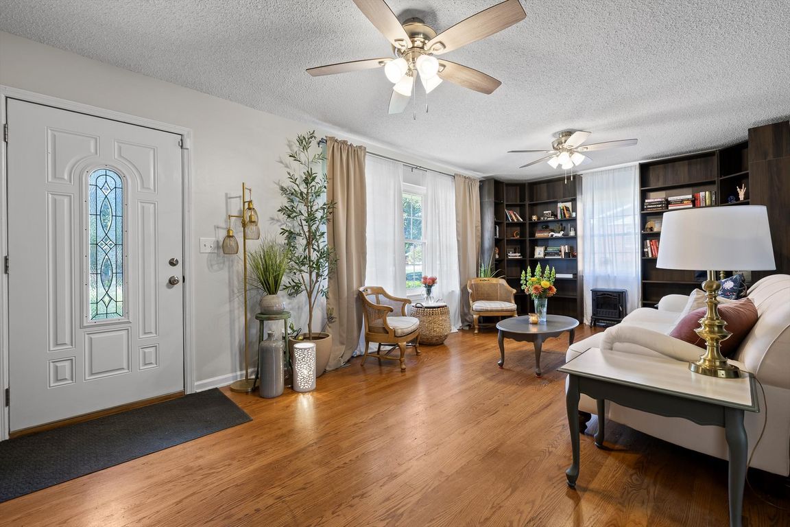 next background image