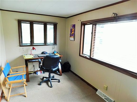 5th image of 211 E Clen Moore Blvd