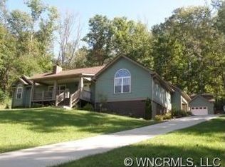 24 Chestnut Hill Ln, Marshall, NC 28753
