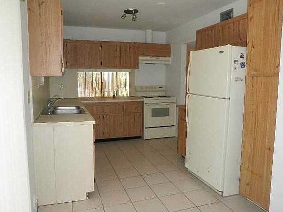 2nd image of 16000 Fairway Cir