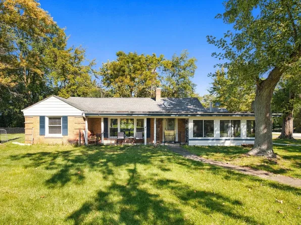 699 Saint Andrews Dr, Crete, IL 60417