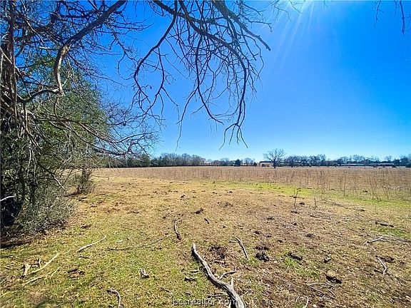 3rd image of 2918 Farm Road 696