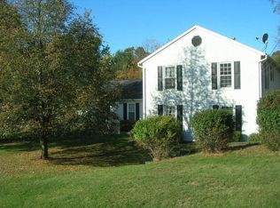 1241 Pembroke Rd, Newark, OH 43055