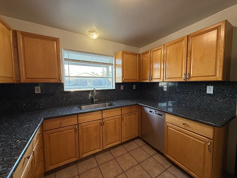 102 Brooklyn Ave — Photo 15