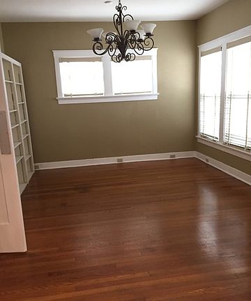 3rd image of 218 W Hollywood Ave