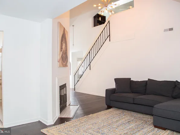 828 Chanticleer, Cherry Hill, NJ 08003