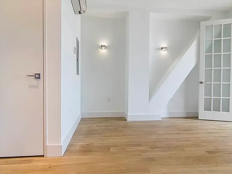 74 Maujer St #3B — Photo 2