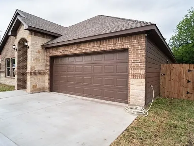 3229 Thannisch Ave — Photo 2