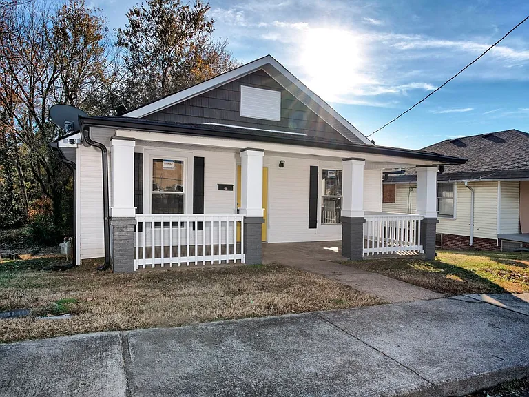 1012 Coulter St — Photo 3