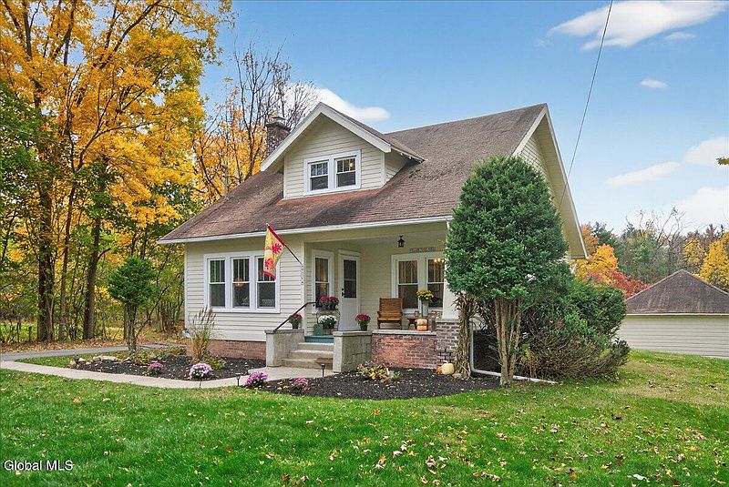 3rd image of 934 Riverview Road
