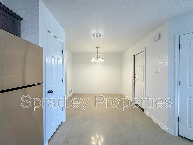 9110A Winding Ct — Photo 5