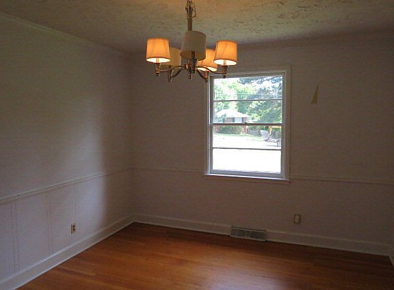 3rd image of 2714 Northwoods Dr N