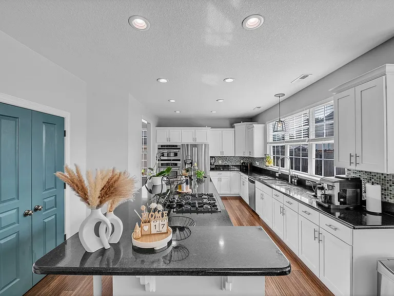 2404 Caitlan Loch Ln — Photo 69