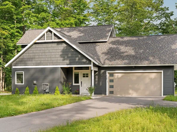 2145 Arbutus Pointe Dr, Traverse City, MI 49696