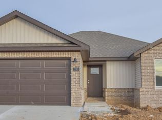338 N Wyandotte St, Farmington, AR 72730