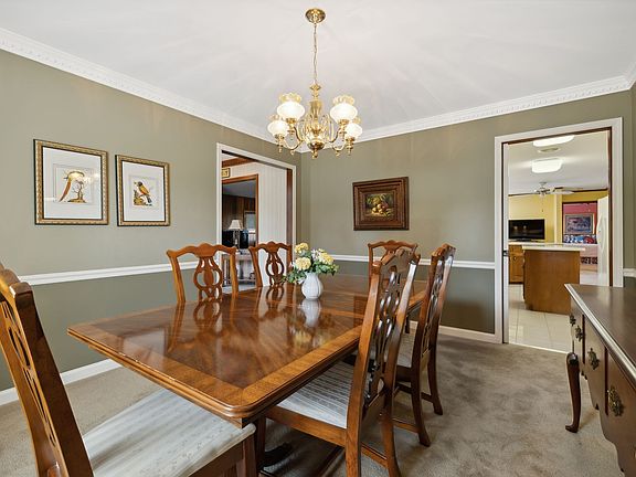 5th image of 102 Rosewood Ct