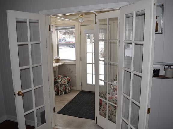 Sunroom/Side Entry