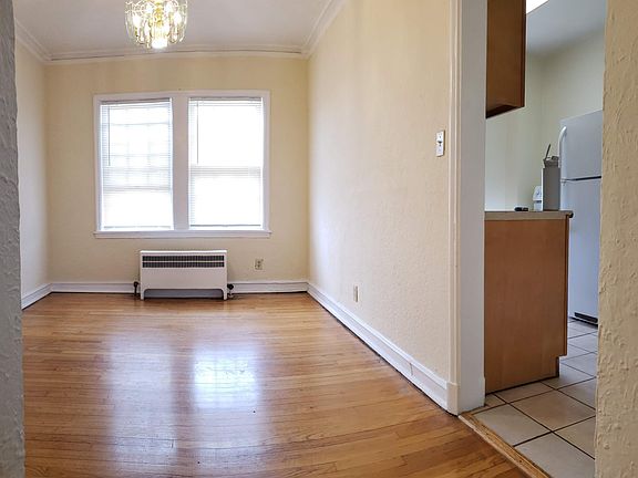 5th image of 15610 Van Aken Blvd APT 6