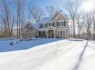 14 Thayer Woods Dr, Fairport, NY 14450