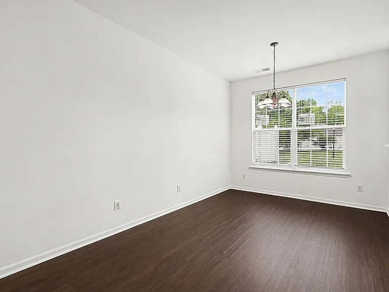7514 Abigail Glen Dr — Photo 5