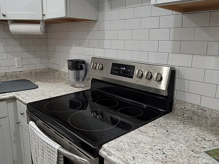 45 Scarborough Ln #D — Photo 9