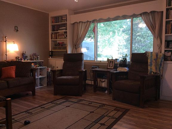 3rd image of 905 Avenue O