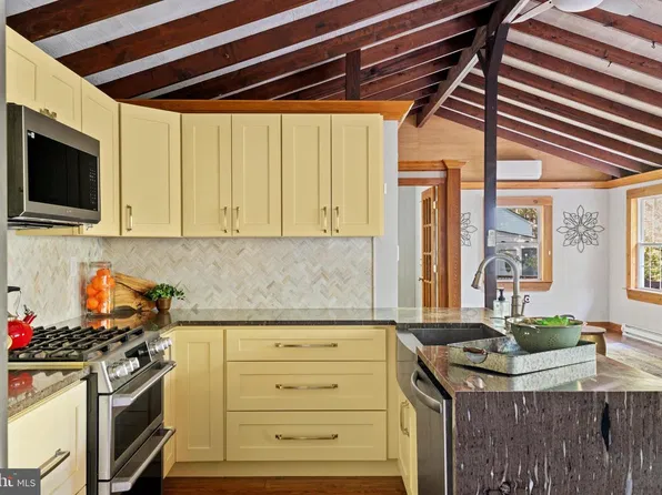 104 Laurel Ln, Bluemont, VA 20135