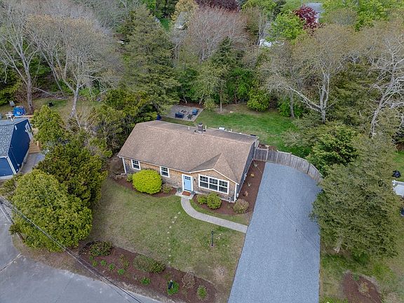 4th image of 1 Barlow Ln