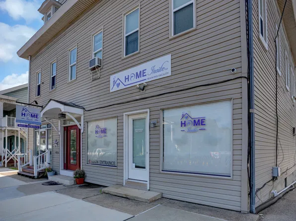 16 E Main St
