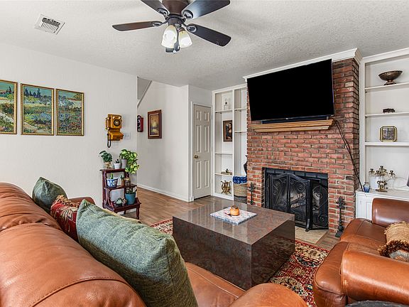 2nd image of 1006 W Washington St