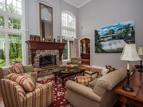 5th image of 102 Ashleigh Dr