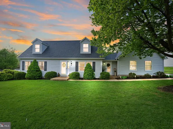 85 Schoolhouse Ln, Windsor, PA 17366