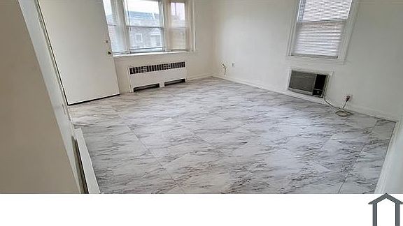 3rd image of 605 Glenview St Floor 1
