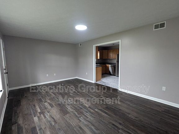 3rd image of 103A Kenilworth Ct
