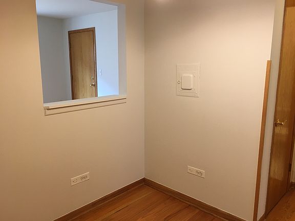 eat-in area in kitchen with passthrough to family room