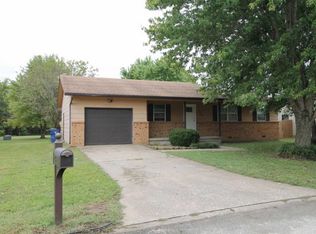 206 E 11th Ave, Caney, KS 67333