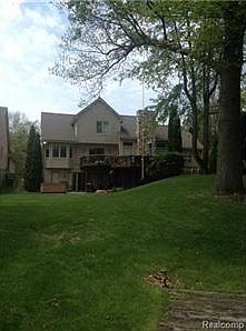 3rd image of 2025 Lakeshore Dr