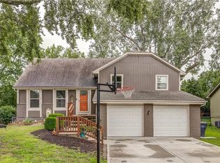 1911 E Sunvale Dr, Olathe, KS 66062