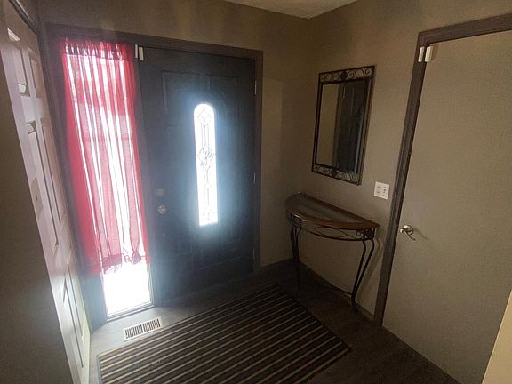 3rd image of 5 Fox Glove Ln