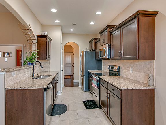5th image of 748 Lillian Grace Dr