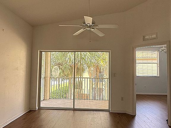 3rd image of 15393 Bellamar Cir APT 521