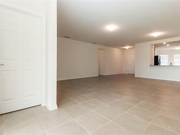 4th image of 501 SE 8th Pl