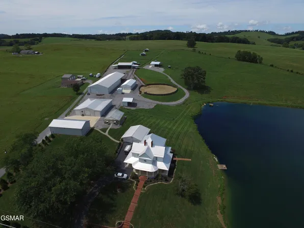 1917 Valley Home Rd, Dandridge, TN 37725