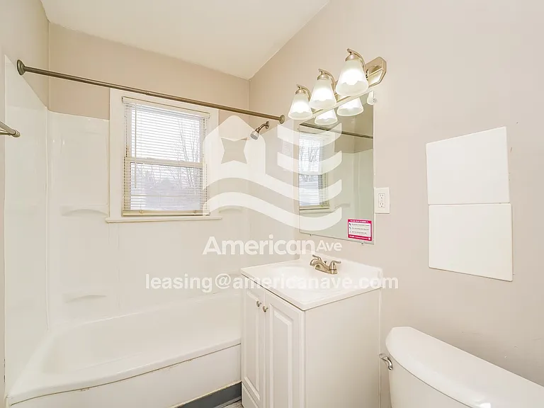 1323752_012_bathroom_14320830.jpg