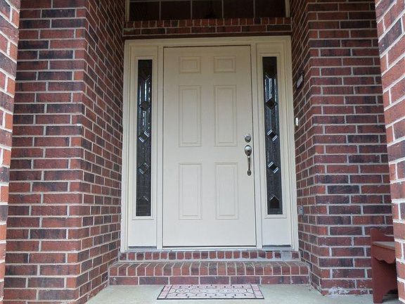 3rd image of 30 Winston Dr
