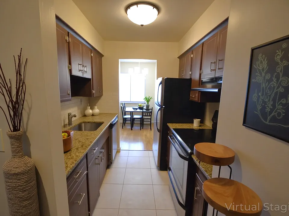 121 Grove St #3