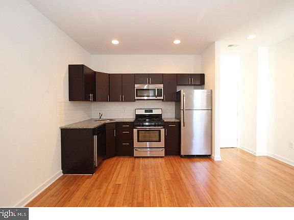 2nd image of 3118 Richmond St #4