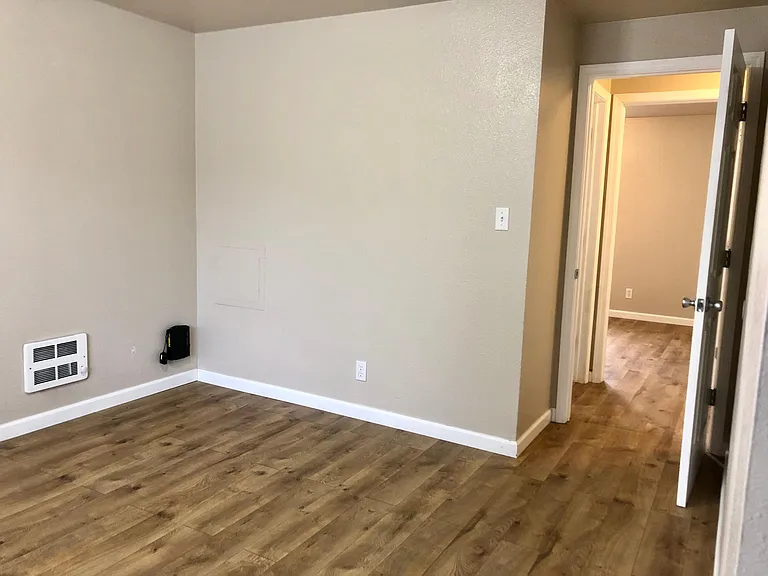 1544 Olympic Ave — Photo 12