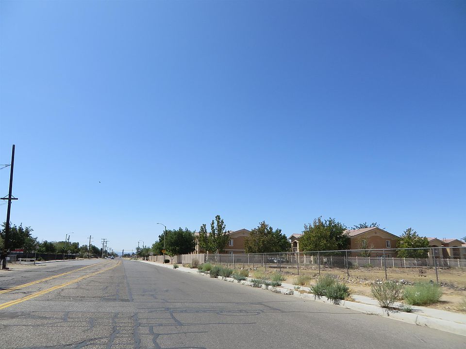2nd image of 18381 Bellflower St